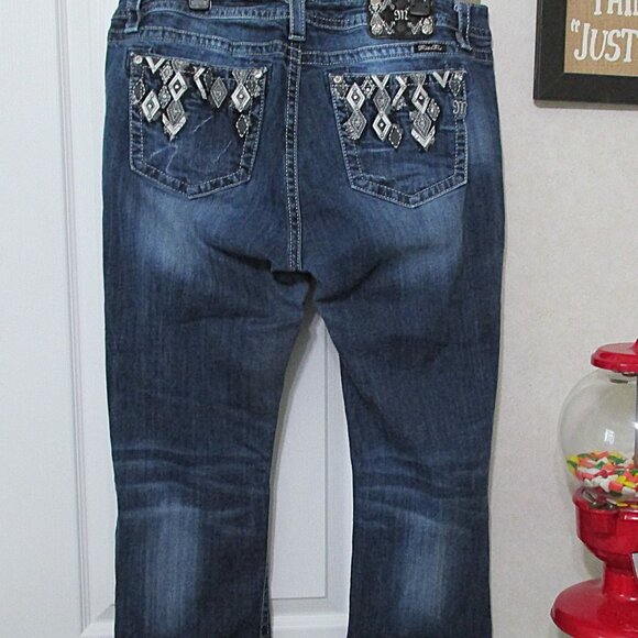 Miss Me Blingy Capris Jeans - Picture 3 of 8